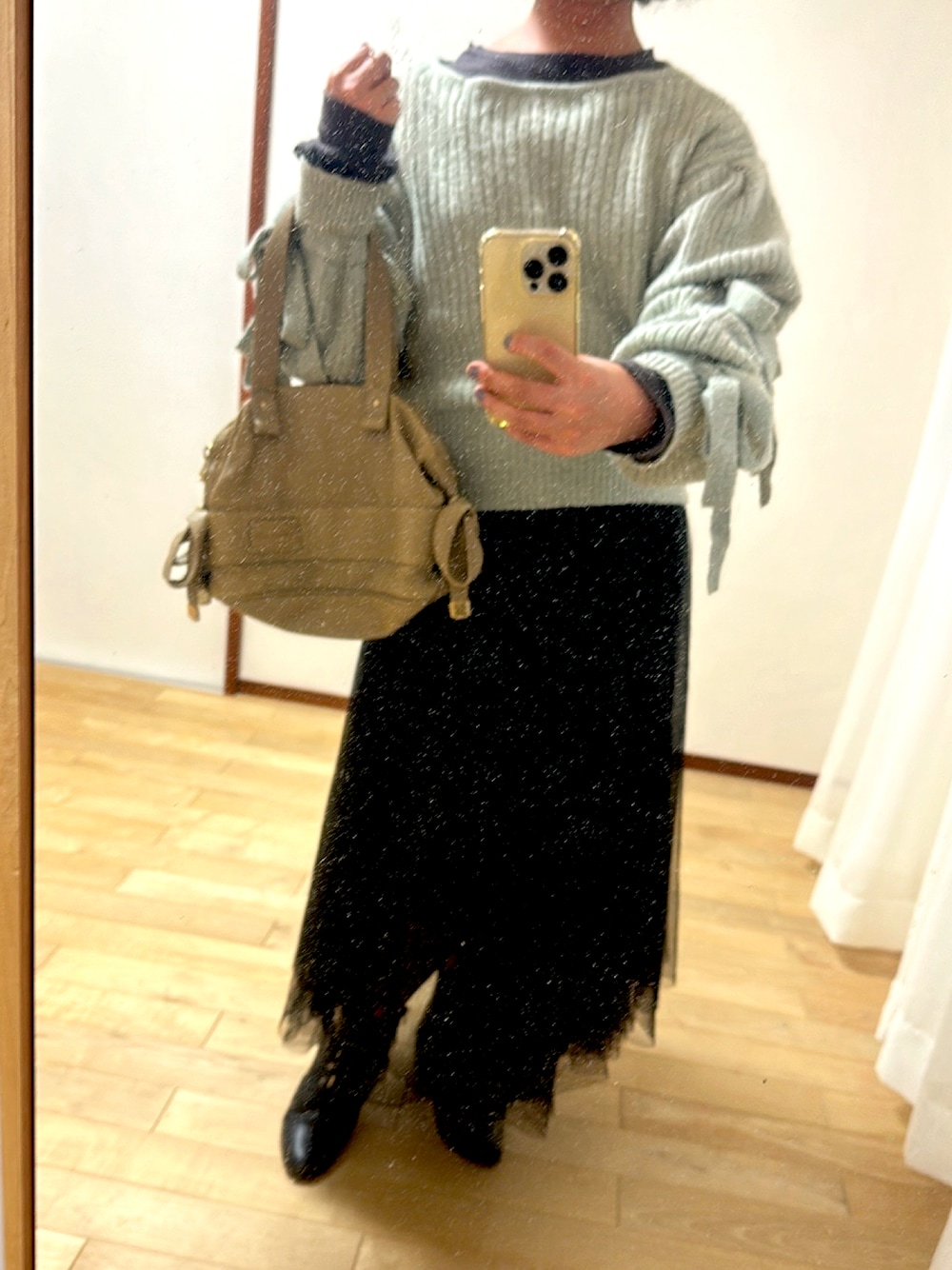 「SEE BY CHLOEのアイテム（ショルダーバッグ、グレー系）」を使った、donachungさん（レディース・158cm）の秋コーディネートの1枚目の写真