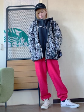 「アイテム（スウェットパンツ、レッド系）」を使った、あやらてさん（レディース・151cm）の冬コーディネート