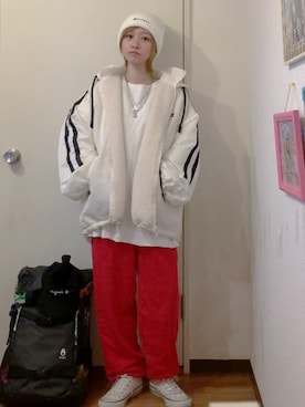 「アイテム（スウェットパンツ、レッド系）」を使った、あやらてさん（レディース・151cm）の冬コーディネート