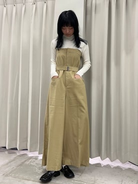 「アイテム（サロペット/オーバーオール、ベージュ系）」を使った、カワグチさん（レディース・164cm）の秋コーディネート