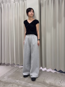 「SENSE OF PLACE by URBAN RESEARCH(センスオブプレイスバイアーバンリサーチ)のギャザーネックカットトップ(Tシャツ/カットソー、ブラック系)」を使った、カワグチさん(レディース・164cm)の春コーディネート