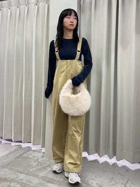 「アイテム（サロペット/オーバーオール、ベージュ系）」を使った、カワグチさん（レディース・164cm）の秋コーディネート
