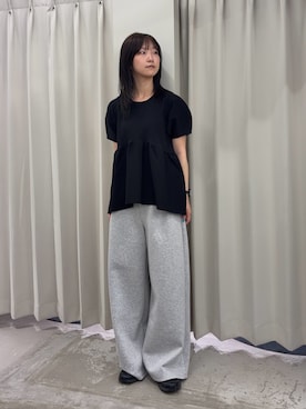 「SENSE OF PLACE by URBAN RESEARCH(センスオブプレイスバイアーバンリサーチ)の『洗濯可』ランタンスリーブペプラムセーター(ニット/セーター、ブラック系)」を使った、カワグチさん(レディース・164cm)の春コーディネート