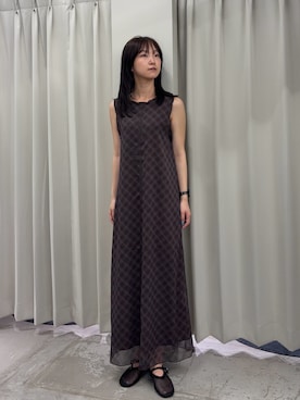 「SENSE OF PLACE by URBAN RESEARCH(センスオブプレイスバイアーバンリサーチ)のチェックシアーナローワンピース(ワンピース、ブラウン系)」を使った、カワグチさん(レディース・164cm)の春コーディネート