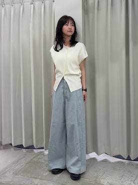 「SENSE OF PLACE by URBAN RESEARCH(センスオブプレイスバイアーバンリサーチ)の『洗濯可』シェイプラインセーター(ニット/セーター、ホワイト系)」を使った、カワグチさん(レディース・164cm)の春コーディネート