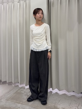 「SENSE OF PLACE by URBAN RESEARCH(センスオブプレイスバイアーバンリサーチ)のフリルドレープトップ(Tシャツ/カットソー、ホワイト系)」を使った、カワグチさん(レディース・164cm)の秋コーディネート