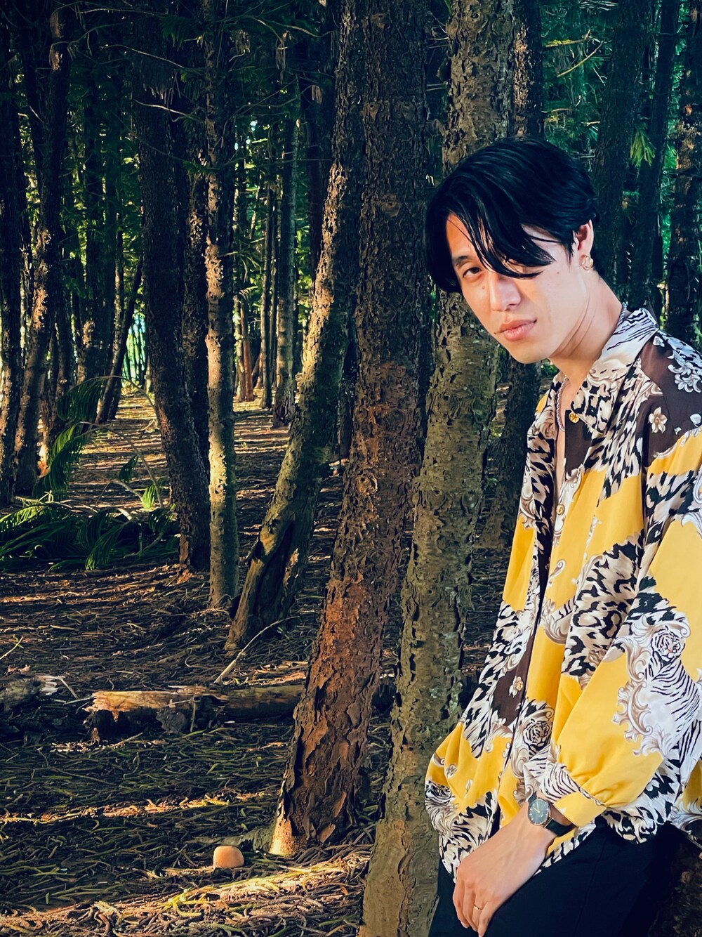 「天母二手市集のアイテム（シャツ/ブラウス、イエロー系）」を使った、ilichuさん（メンズ・185cm）の春コーディネートの1枚目の写真