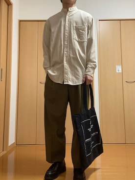 「オリーブ」｜「アイテム（スラックス）」を使った、そそそそさん（メンズ・171cm）の春コーディネート