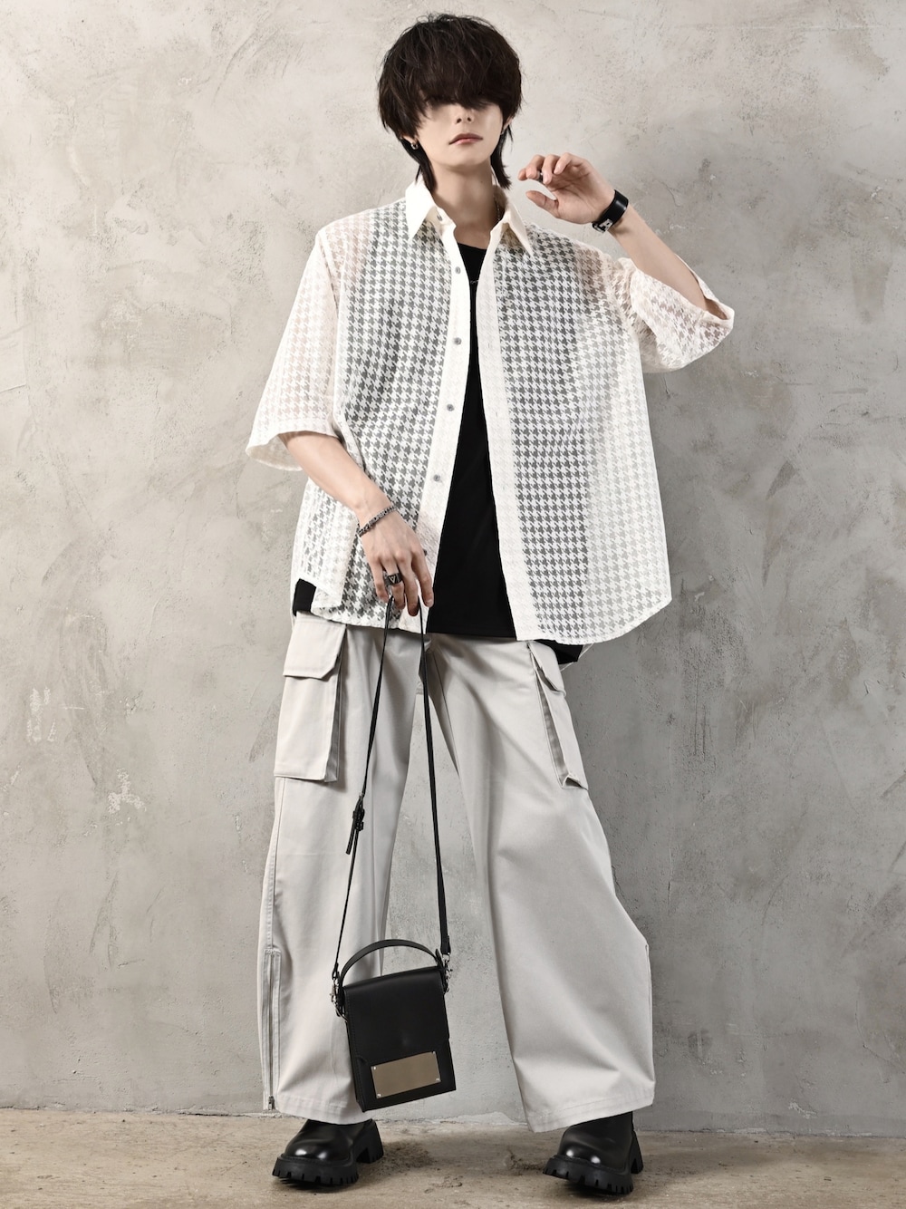 犬飼京 inukai kei｜DEVICEのショルダーバッグを使ったコーディネート