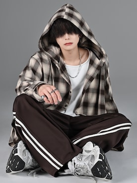 「ADRER（アドラー）のアイテム（アクセサリー）」を使った、犬飼京 inukai keiさん（メンズ・183cm）の春コーディネート