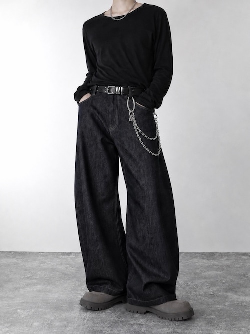 「ADRER(アドラー)のU neck compact silhouette long T / UネックコンパクトシルエットロンT(抗菌防臭機能)(Tシャツ/カットソー)」を使った、犬飼京 inukai keiさん(メンズ・183cm)の秋コーディネート