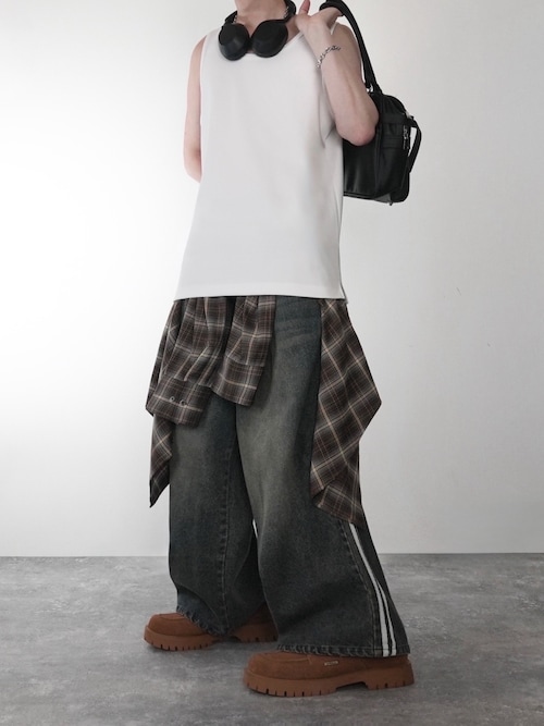 「ADRER(アドラー)のPunch Layered Oversize Tank Top / ポンチ レイヤード オーバーサイズタンクトップ(タンクトップ)」を使った、犬飼京 inukai keiさん(メンズ・183cm)の春コーディネート