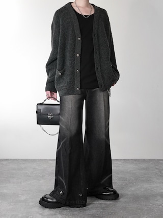 「ADRER（アドラー）のextra quality heavy weight jacquard knit cardigan / エクストラクオリティヘビーウエイトジャガードニットカーディガン（カーディガン/ボレロ）」を使った、犬飼京 inukai keiさん（メンズ・183cm）の秋コーディネート