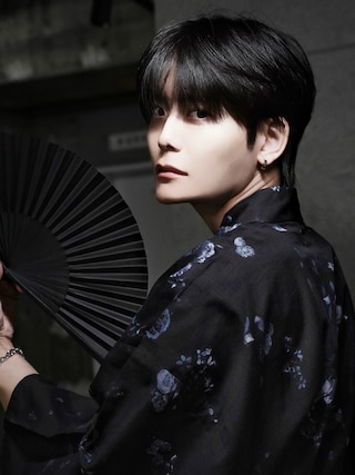 「ADRER(アドラー)のyukata 5 set / 浴衣 5点セット (浴衣・帯・下駄・扇子・巾着)(浴衣)」を使った、犬飼京 inukai keiさん(メンズ・183cm)の夏コーディネート