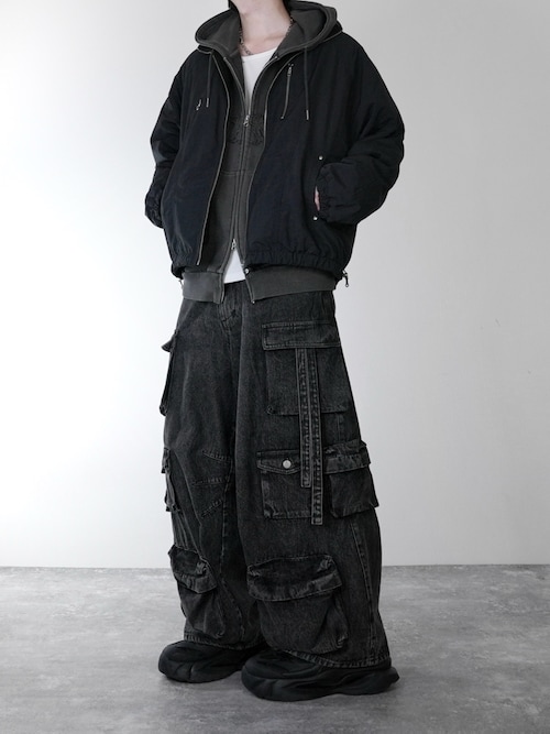 「ADRER(アドラー)のdenim parachute cargo pants/デニムパラシュートカーゴパンツ(デニムパンツ)」を使った、犬飼京 inukai keiさん(メンズ・183cm)の秋コーディネート