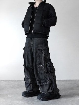 「ADRER（アドラー）のdenim parachute cargo pants/デニムパラシュートカーゴパンツ（デニムパンツ）」を使った、犬飼京 inukai keiさん（メンズ・183cm）の秋コーディネート