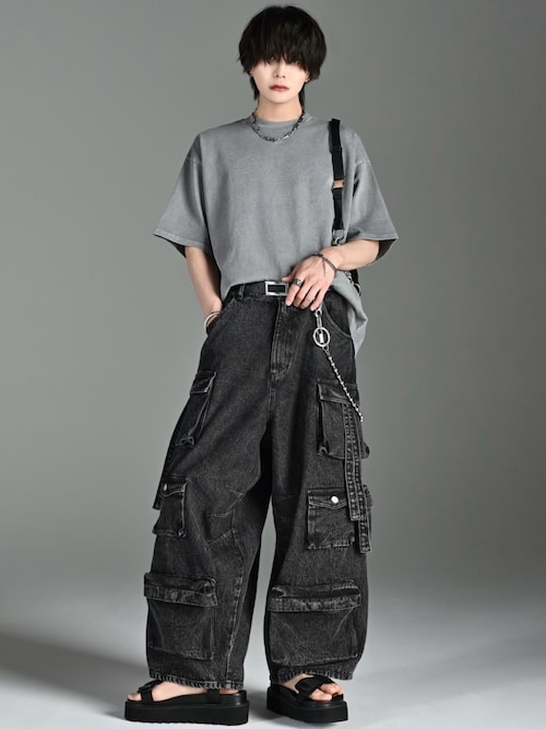「ADRER（アドラー）のdenim parachute cargo pants/デニムパラシュートカーゴパンツ（デニムパンツ）」を使った、犬飼京 inukai keiさん（メンズ・183cm）の春コーディネート