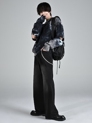 「ADRER（アドラー）のvintage side belt flare denim slacks（デニムパンツ）」を使った、犬飼京 inukai keiさん（メンズ・183cm）の秋コーディネート