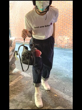 「GU（ジーユー）のアイテム（Tシャツ/カットソー、ホワイト系）」を使った、💜拋刨跑泡ㄘㄞˋ💚さん（レディース・158cm）の秋コーディネート