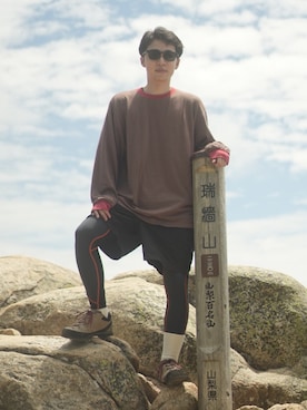 「ONC MERINOのアイテム（Tシャツ/カットソー、レッド系）」を使った、taigaさん（メンズ・165cm）の夏コーディネート