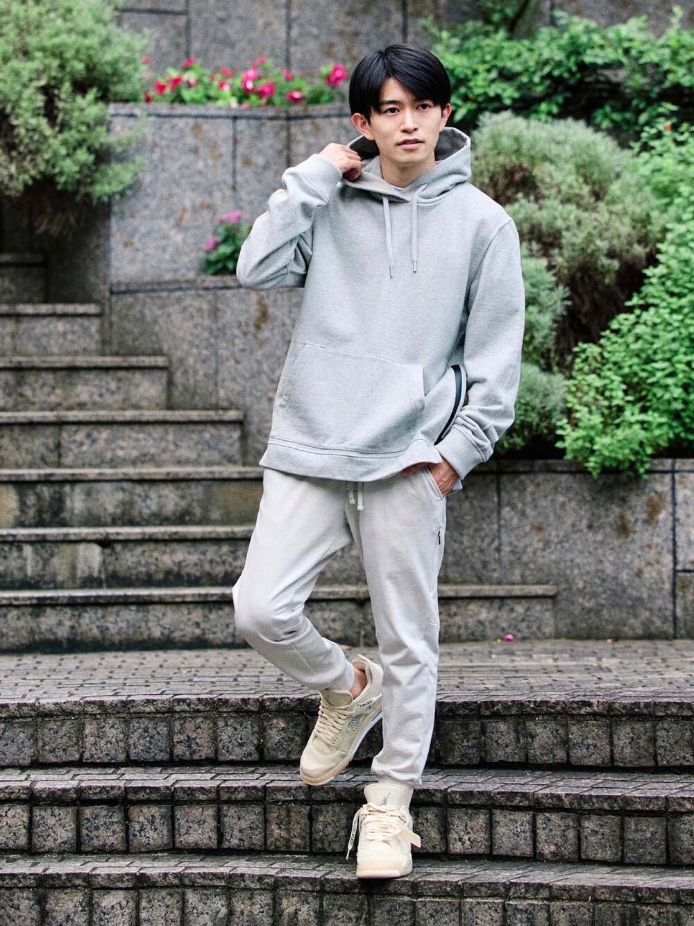 その他のパーカーを着用したメンズの秋コーディネートの1枚目の写真