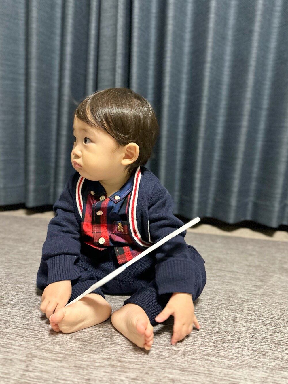 「1歳、１歳男の子、GAP、GAPbaby、冬コーデ、冬を彩る色いろコーデ、冬、ニットパンツ、シャツ好き集まれ、ベビーコーデ、ベビー、男の子、男の子コーデ」｜「GAPのバーシティ カーディガン (幼児)（カーディガン/ボレロ、ブルー系）」を使った、Tigerさん（キッズ・70cm）の冬コーディネートの1枚目の写真