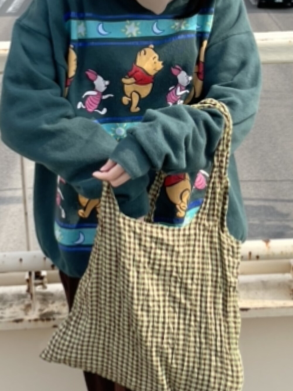 「古着のアイテム（スウェット、グリーン系）」を使った、れおさん（レディース・153cm）の秋コーディネートの1枚目の写真