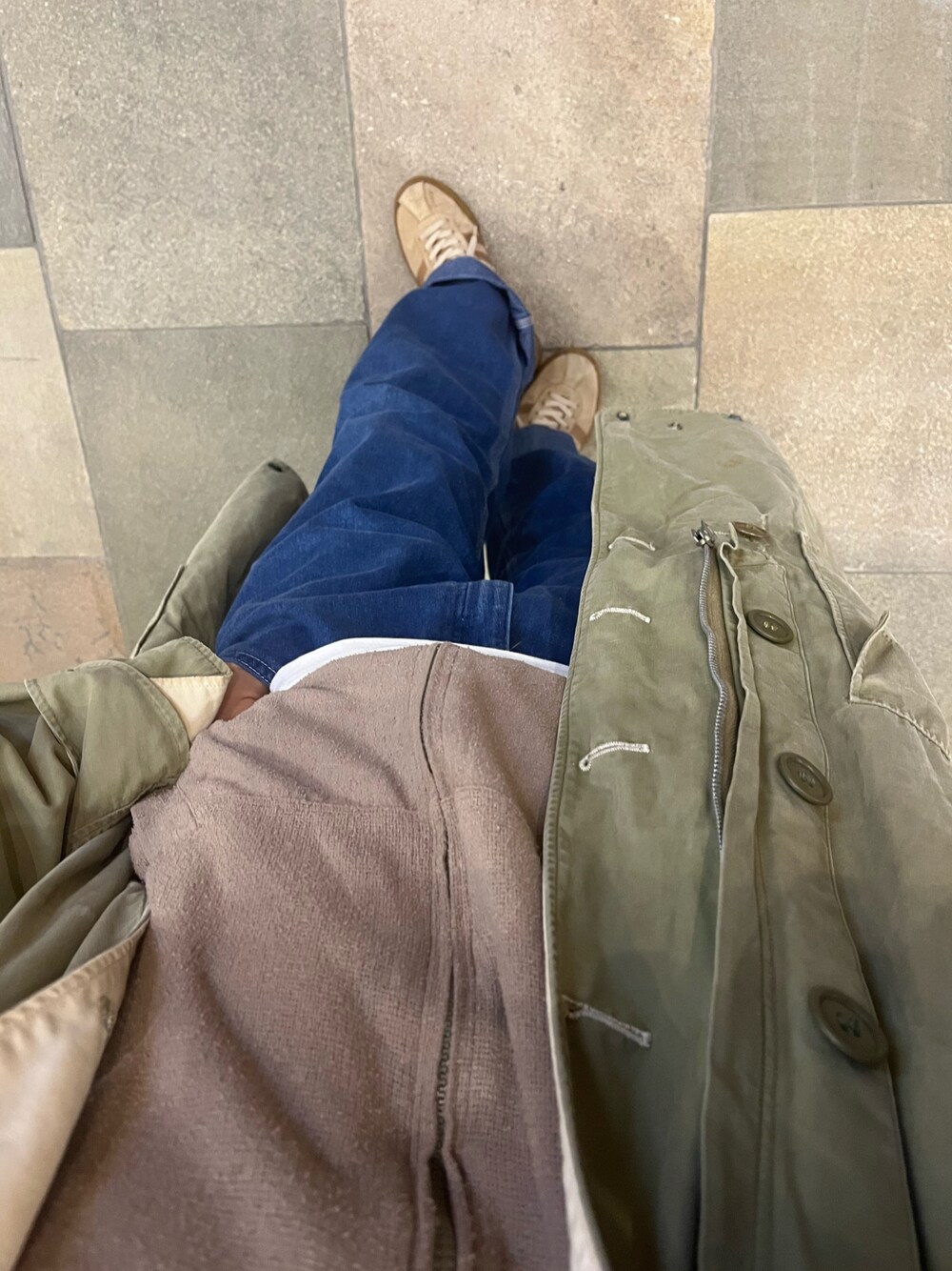 「us army、40s、山岳隊、mountain parka」｜「adidasのアイテム（スニーカー、ベージュ系）」を使った、Taka_Koboさん（メンズ・165cm）の冬コーディネートの1枚目の写真
