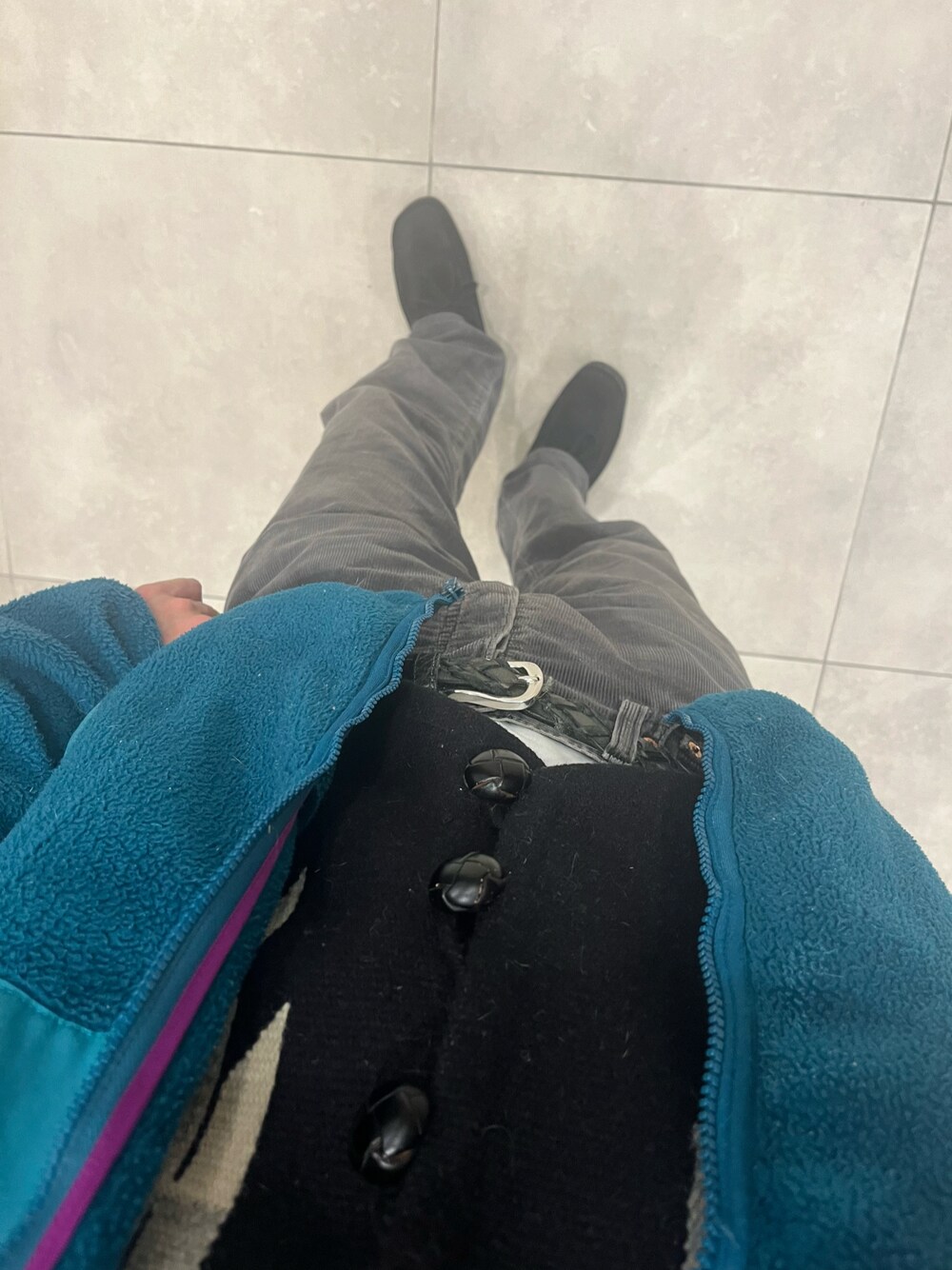 「patagonia、ORTEGA、ユーロリーバイス」｜「Clarksのアイテム（ドレスシューズ、ブラック系）」を使った、Taka_Koboさん（メンズ・165cm）の冬コーディネートの1枚目の写真