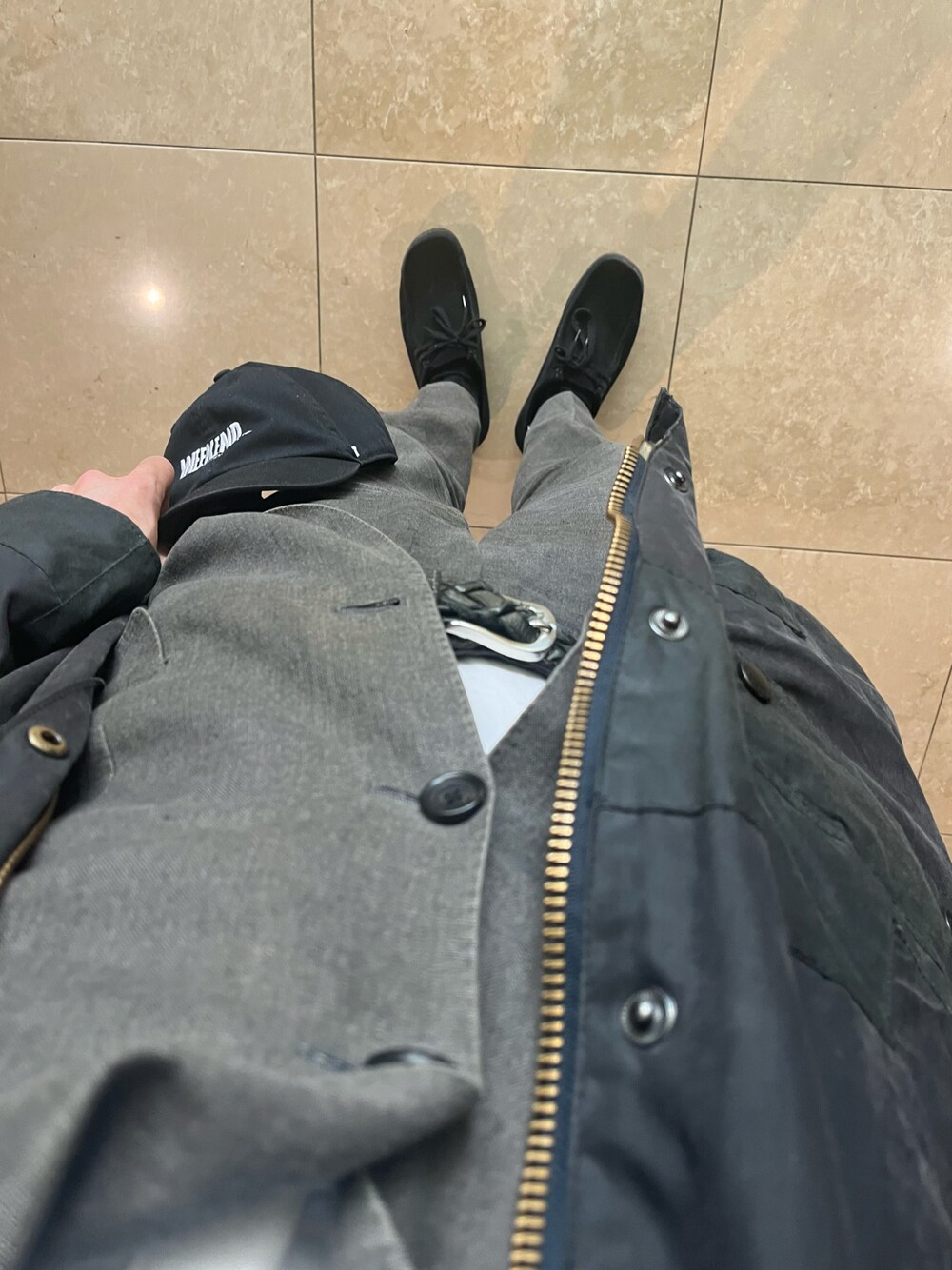 「barbour、nigold、clarks、reloved、Manhattan」｜「A.P.C.のアイテム（ベルト、ブラック系）」を使った、Taka_Koboさん（メンズ・165cm）の春コーディネートの1枚目の写真