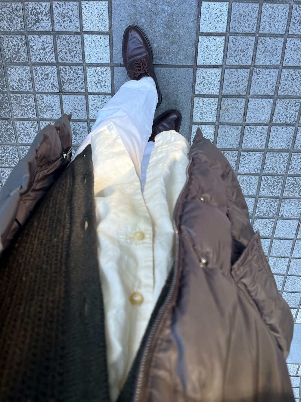 「MONCLER、PARIS、Euro vintage」｜「ParabootのAVIGNON / アヴィニョン（ドレスシューズ、ブラウン系）」を使った、Taka_Koboさん（メンズ・165cm）の冬コーディネートの1枚目の写真