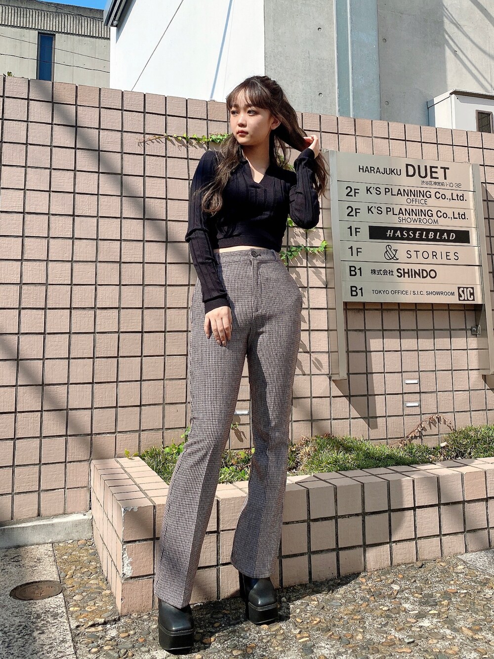 「ENVYM、秋コーデ、シンプルコーデ、低身長、オトナカジュアル、ポロニット、リブニット、black、チェックパンツ」｜「ENVYMのポロネックリブＫｎｉｔ（その他トップス、ブラック系）」を使った、TSUBASAさん（レディース・154cm）の秋コーディネートの1枚目の写真