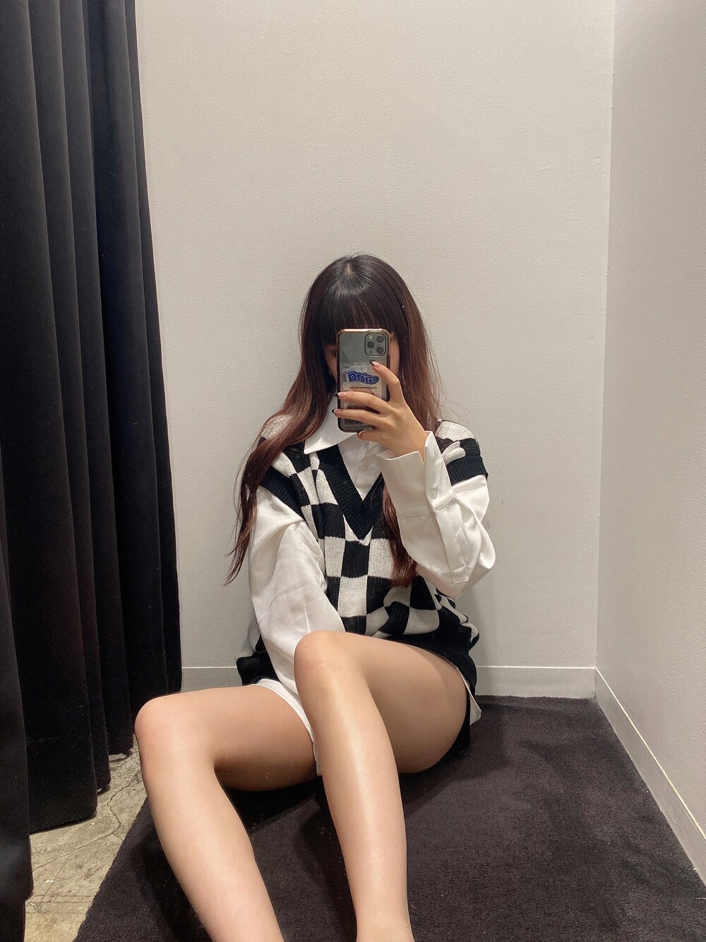 「ENVYM、秋コーデ、秋冬コーデ、シンプルコーデ、ニット、低身長、きれいめカジュアル、おしゃれさんと繋がりたい、オトナ女子、レイヤードスタイル、オーバーサイズ、シャツスタイル、ニットベスト」｜「ENVYMのニットドッキングＳＨ（シャツ/ブラウス、ホワイト系）」を使った、TSUBASAさん（レディース・154cm）の秋コーディネートの1枚目の写真