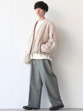 「グレージュ」｜「アイテム（MA-1）」を使った、Fujino Masaruさん（メンズ・180cm）の秋コーディネート