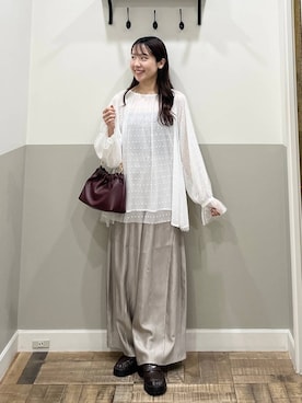 「A part by（アパートバイ）の【高身長向けサイズ展開あり】サテンバルーンイージーパンツ（Pants、グレー系）」を使った、miyuさん（レディース・154cm）の春コーディネート