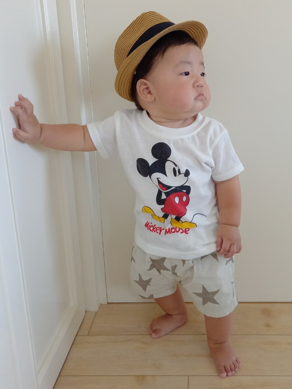 「カジュアルコーデ、夏コーデ、シンプルコーデ、男の子コーデ、キッズファッション、白Tシャツ、ハット、おしゃれさんと繋がりたい」｜「西松屋のアイテム（Tシャツ/カットソー、ホワイト系）」を使った、aoto*senaさん（キッズ・70cm）の夏コーディネートの1枚目の写真