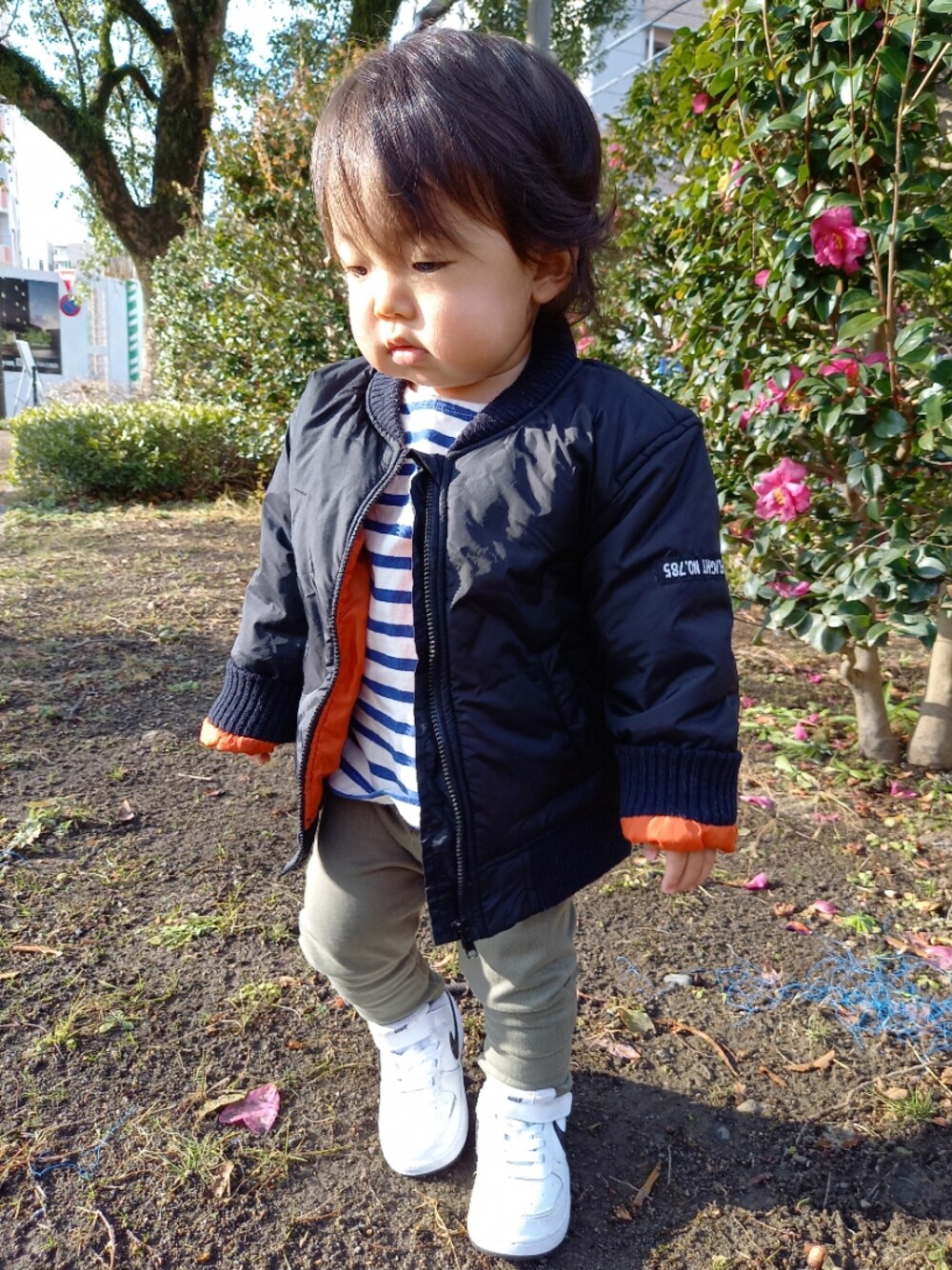 「カジュアル、キッズファッション、おしゃれさんと繋がりたい、カジュアルコーデ、休日スタイル、MA-1、NIKE、ボーダー」｜「NIKEのアイテム（スニーカー、ホワイト系）」を使った、aoto*senaさん（キッズ・70cm）の冬コーディネートの1枚目の写真