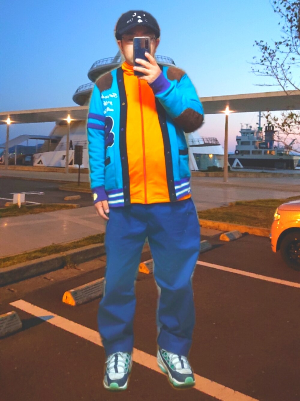 「カーディガン、チノパン、キャップ、reebok、ストリート、にゃー、ジャージ、スニーカーコーデ、スポーツミックス、古着MIX、原宿系、メガネ男子、個性的、プチプラのさとし」｜「にゃーのにゃー×NEW ERA ボアキャップ（キャップ、ブラック系）」を使った、さとし🐨相互さん（メンズ・159cm）の冬コーディネートの1枚目の写真