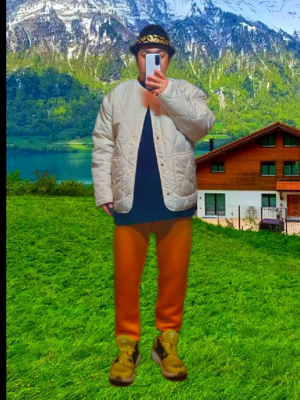 ホワイト系のその他アウター、ブルー系のスウェット、イエロー系のその他パンツを着用したメンズの夏コーディネートの1枚目の写真