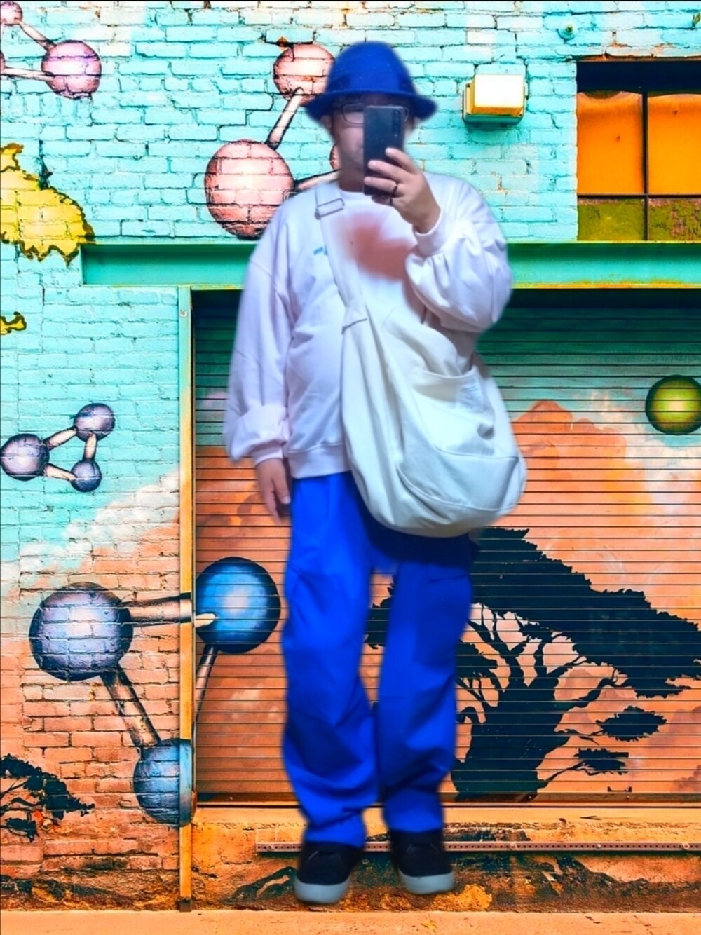 「ハット、スウェット、ジェンダーレス、ジェンダーレス部、カーゴパンツ、スニーカー、スニーカーコーデ、Diesel、ブチプラ、古着、古着MIX、秋っぽコーデ更新中」｜「Sense of Graceのアイテム（ハット、ブルー系）」を使った、さとし🐨相互さん（メンズ・160cm）の秋コーディネートの1枚目の写真