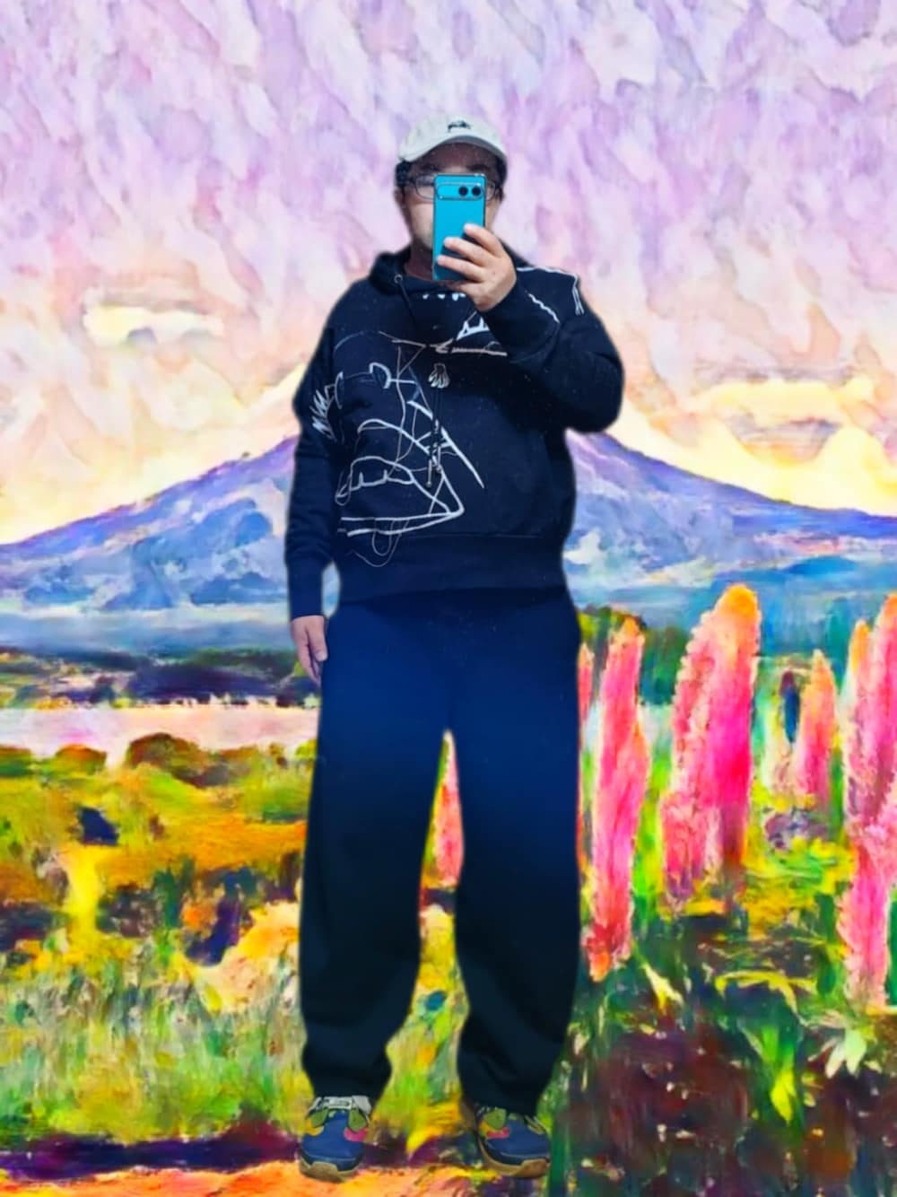 ブラック系のパーカー、ブルー系のスウェットパンツ、その他のスニーカーを着用したメンズの春コーディネートの1枚目の写真