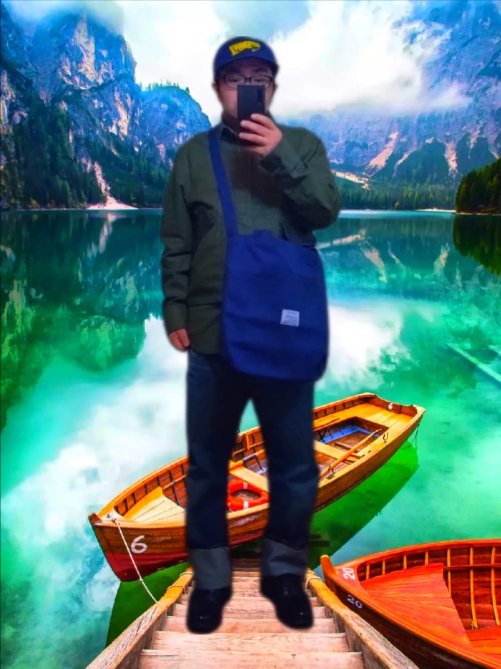 グリーン系のシャツ/ブラウス、ブルー系のショルダーバッグ、ブルー系のデニムパンツを着用したメンズの夏コーディネートの1枚目の写真