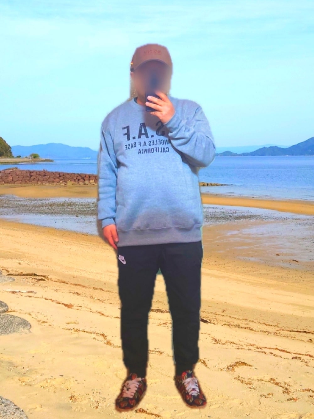 「キャップ、モーブス、スウェット、ロゴスウェット、ブラウン、ウインドブレーカー、NIKE、モノトーンコーデ、スニーカー、GUCCI、スポーツミックス、ストリート、プチプラ」｜「mobusのアイテム（キャップ、ブラウン系）」を使った、さとし🐨相互さん（メンズ・159cm）の春コーディネートの1枚目の写真