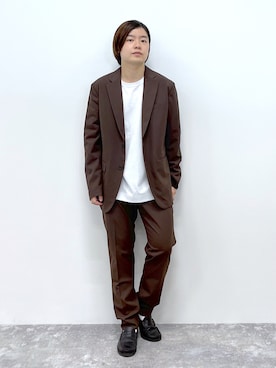 「オフィスカジュアル」｜「アイテム（Tシャツ/カットソー、グレー系）」を使った、いしかわさん（メンズ・168cm）の秋コーディネート