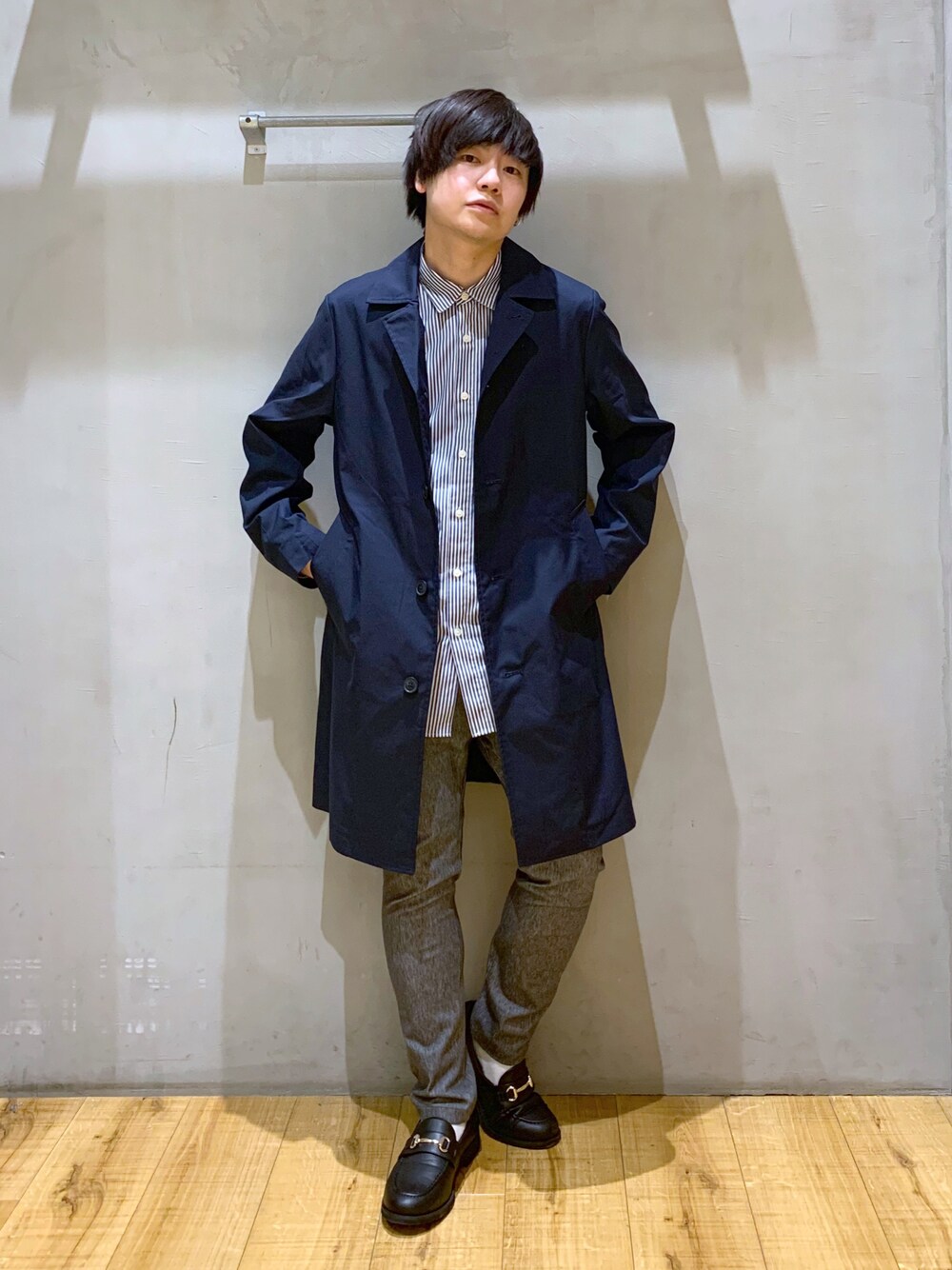 「春服デビュー宣言、ステンカラーコート、ネイビー、ストライプシャツ、大人カジュアル、グローバルワークむさし村山コーデ、グローバルワーク昭島コーデ、グローバルワーク(GLOBAL WORK)、プチプラ、グローバルワークいしかわコーデ、低身長コーデ、低身長、プチプラコーデ、ワントーンコーデ、ストライプ」｜「.st（スタッフボード　いしかわ）の.st（スタッフボード　いしかわ）（その他、その他）」を使った、いしかわさん（メンズ・168cm）の春コーディネートの1枚目の写真
