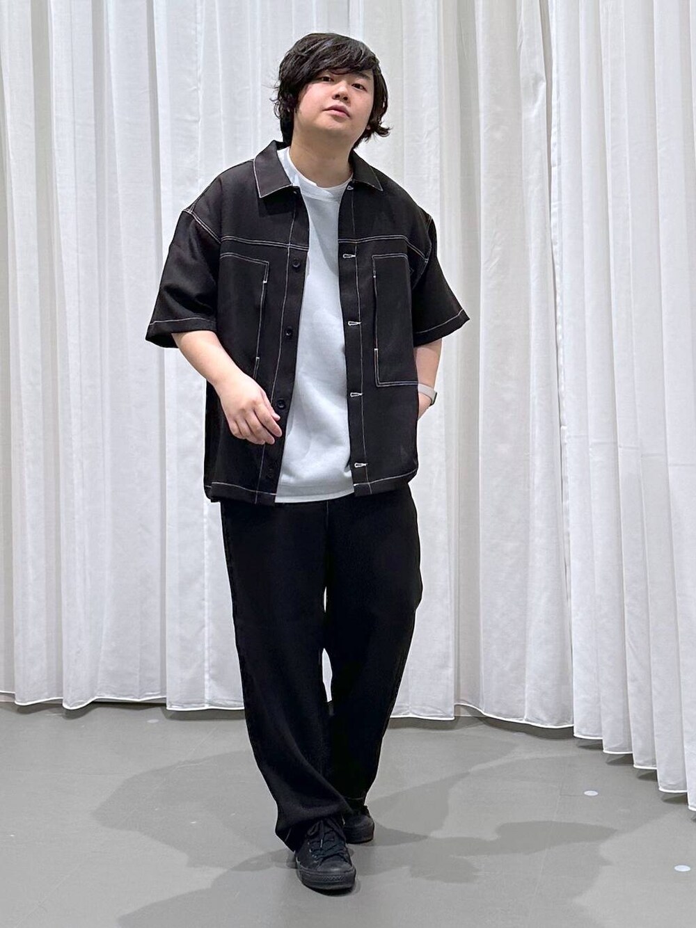 「高見え、リラックス、ゆったり」｜「GLOBAL WORKのライトクッションクール/レイヤー/半袖/288085（スウェット、グレー系）」を使った、いしかわさん（メンズ・168cm）の春コーディネートの1枚目の写真