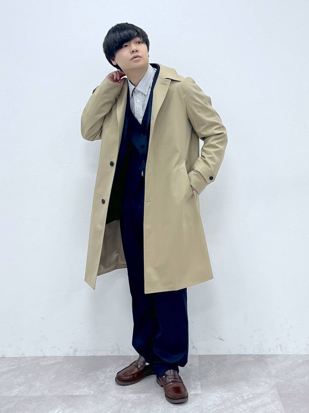 「差し色コーデ、高見え、ラフ、ジャケット、コート、ベスト、スラックス」｜「GLOBAL WORKのストレッチTRジャケット/Salon de GW/163826（テーラードジャケット、ブルー系）」を使った、いしかわさん（メンズ・168cm）の冬コーディネートの1枚目の写真