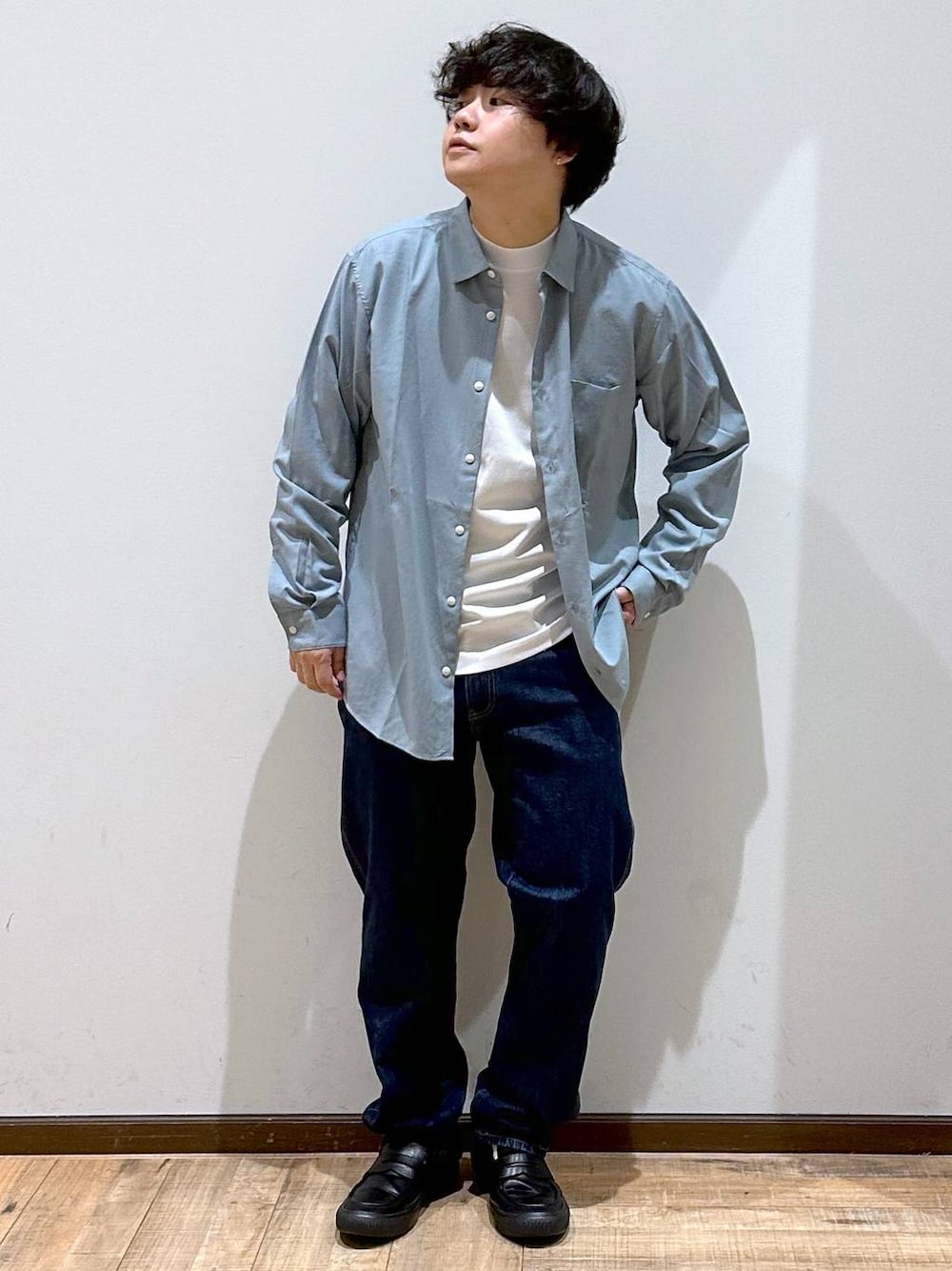 「リラックス、ゆったり、高見え」｜「GLOBAL WORKのリッチクリーンTEE/長袖/116236（Tシャツ/カットソー、ホワイト系）」を使った、いしかわさん（メンズ・168cm）の秋コーディネートの1枚目の写真