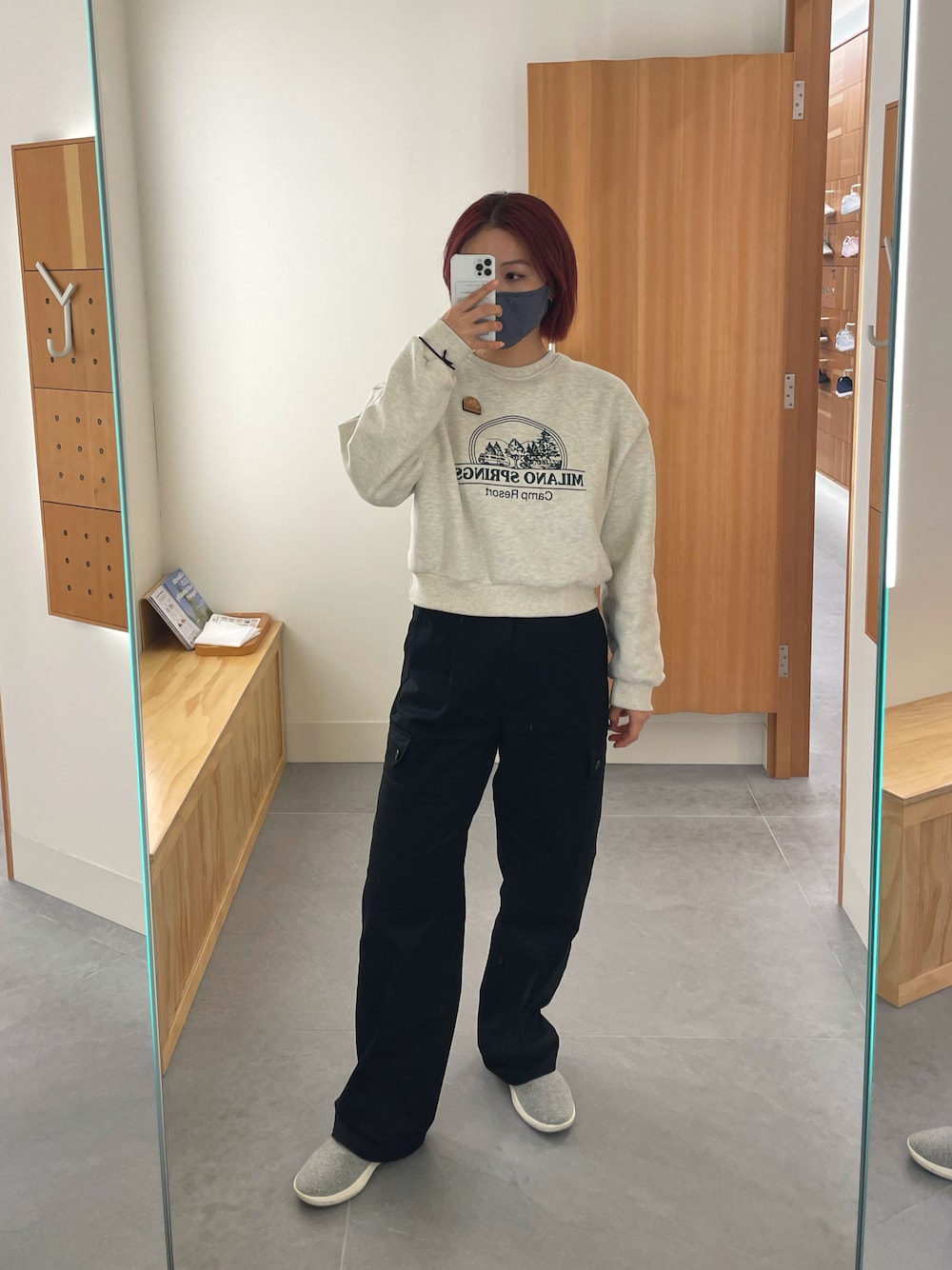 「大人カジュアル、きれいめカジュアル、シンプルスタイル、Didot.showroom、韓国ファッション、プチプラコーデ、カーゴパンツ、ショート丈トップス、スウェット、骨格ナチュラル、ハイウエストパンツ、allbirds」｜「Didot.showroomのMILANO SPRINGS MTM（スウェット、ベージュ系）」を使った、sinoca☺︎さん（骨格ナチュラル・レディース・165cm）の冬コーディネートの1枚目の写真