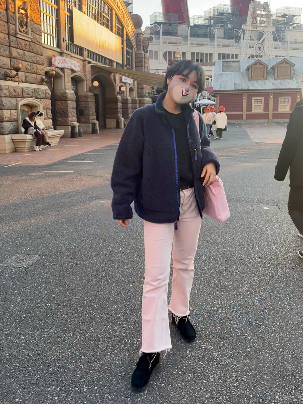「patagonia、パタゴニア、レトロX、フリース、ZARA、カラーデニム、ピンクパンツ、clarks、クラークス、ディズニーコーデ、春服、トートバッグ、いいね、save、フォローお願いします🤑、instagram」｜「patagoniaのパタゴニア/ メンズ・クラシック・レトロX・ジャケット（ブルゾン、ブルー系）」を使った、sinoca☺︎さん（レディース・165cm）の冬コーディネートの1枚目の写真